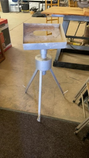 Aluminum tripod stand