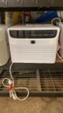 Refurbished Frigidaire 115v/12,000btu window a/c