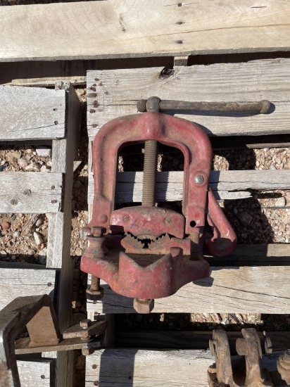 Pipe vice