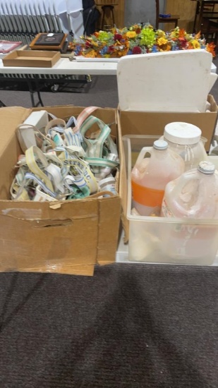 2 boxes of Ceramics accessories -cleaning tools,