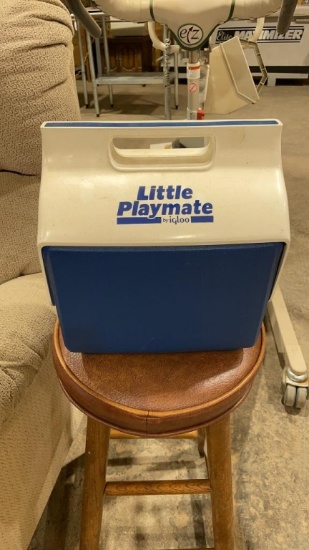 Igloo Little Playmate & 2 cooling towels