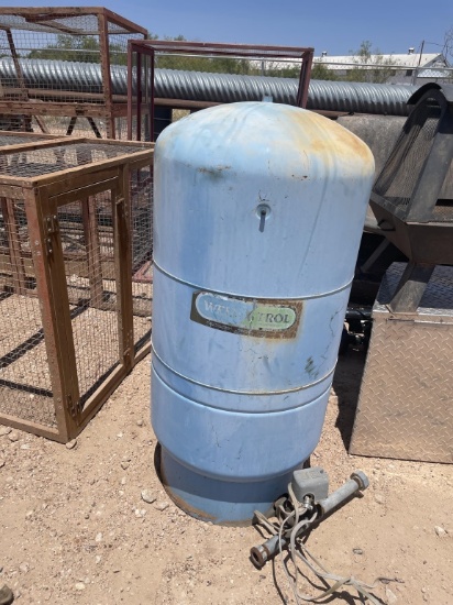 Water well pressure tank