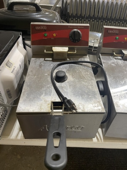 Single deep fryer