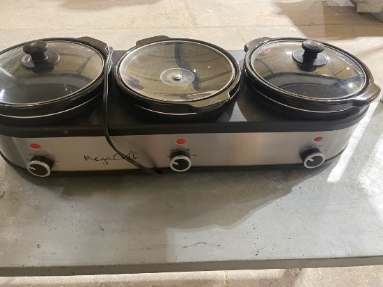 Triple slow cooker buffet server