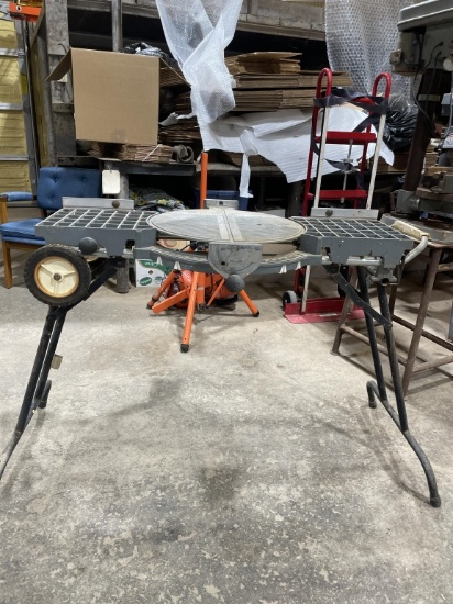 Folding miter saw table