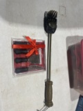 Cheese cutter set and back scratcher