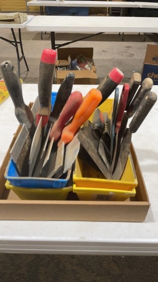 4 mud pans & joint knives