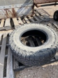 LT285/70R17 tire