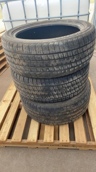 Lot of 3 P285/45R22 tires