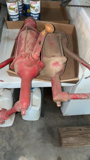 Lot of 2 hand pumps
