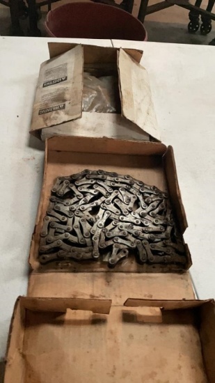 Lot of roller chain