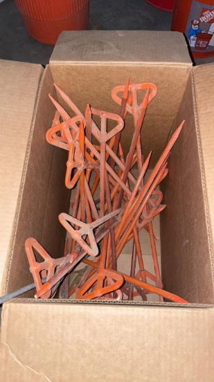 Box of module trap stakes