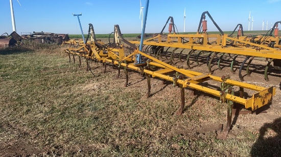 32’ BrownBrothers chisel plow
