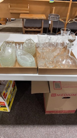 2 boxes of glass dessert boats,decanter