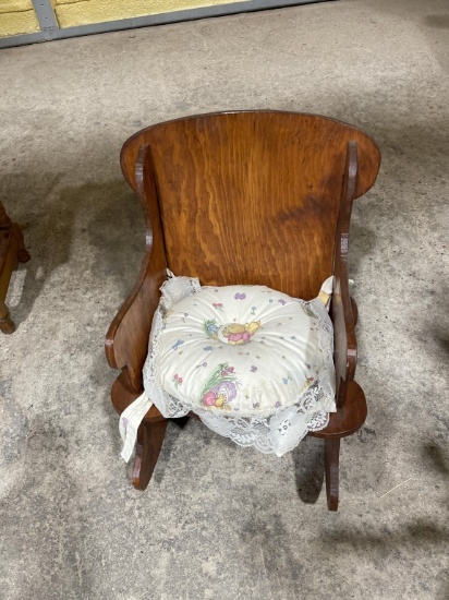 Kid rocking chair