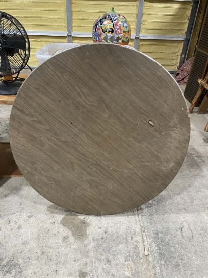 Round card table