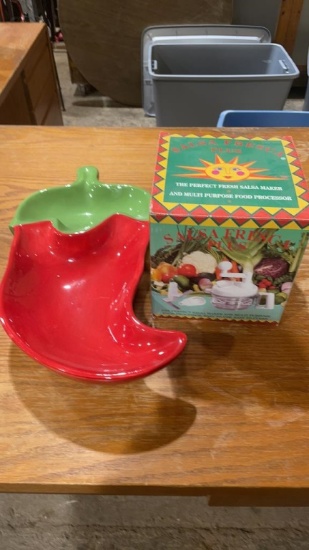 Pepper chip & salsa tray & salsa maker