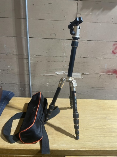 MeFoto tripod w/case