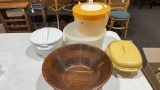 Lot of wood bowl & plasticware