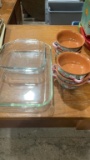 2 Pyrex dishes & 6 soup bowls