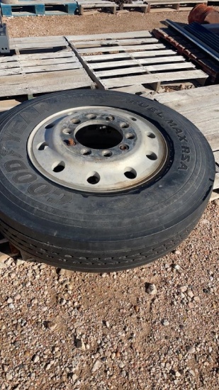 11R24.5 truck tire & rim