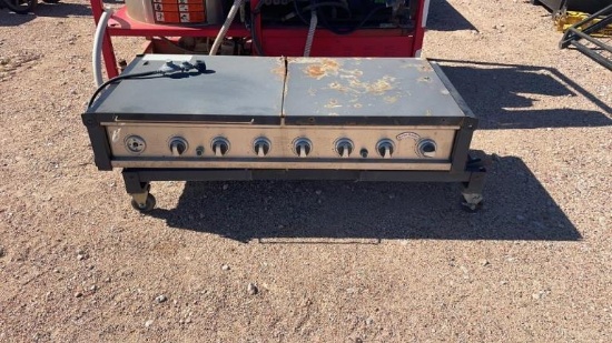 8 burner gas grill w/ folding Stand