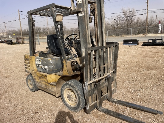 CAT DP25 5000LB Forklift