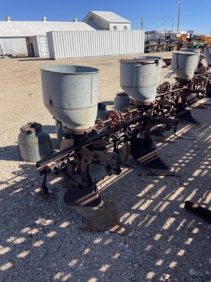 2-row IH planter