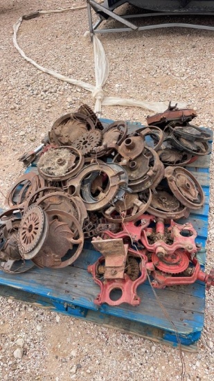 Large lot of IH Planter seed plates and parts