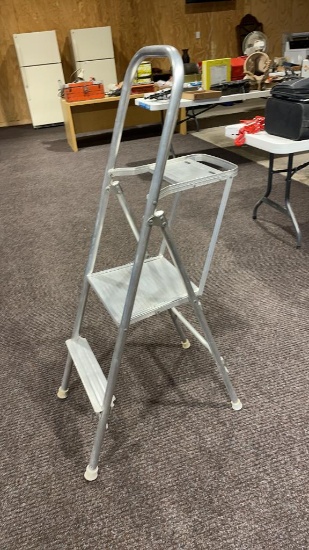 4-1/2’ Step Ladder