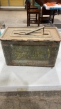 Ammo box w/misc fittings