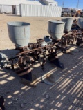 IH 2-row planter
