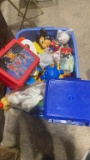Box of vintage toys & lunchboxes
