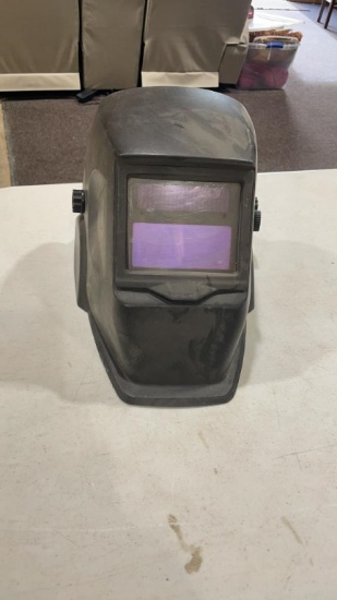 Welding helmet