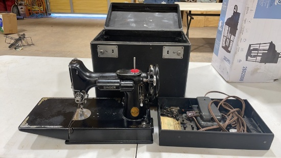 Singer sewing machine w/case