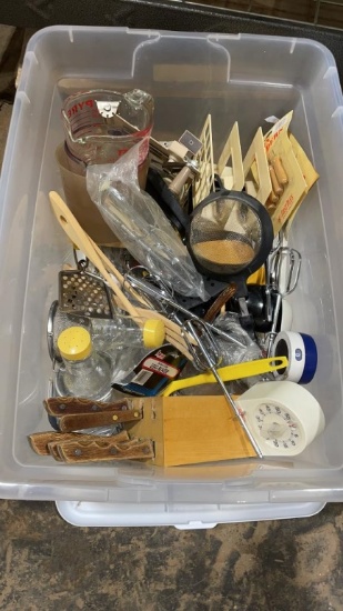 Tub of kitchen utensils & other kitchen items
