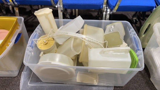 Tub of misc vintage Tupperware