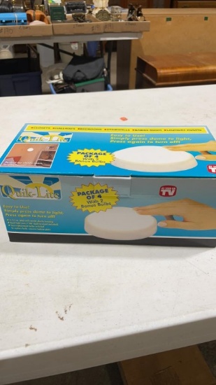 Pack of 4 battery operated lights
