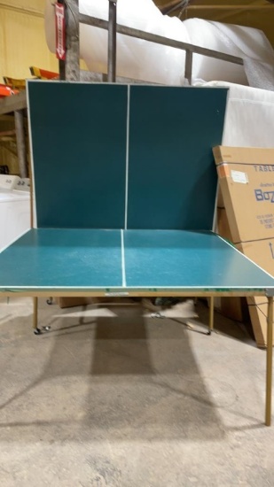 Ping pong table