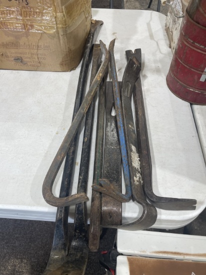 Lot of nail & pry bars