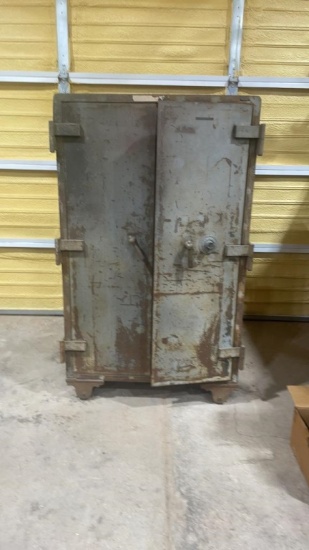 Antique heavy safe-no combination