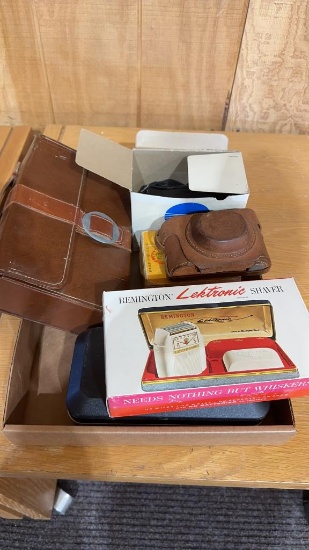 Box of misc cameras & shaving kits