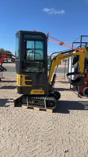 AGT QH13R  Mini Excavtor w/ cab