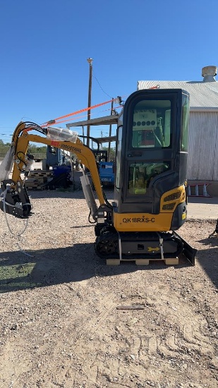 AGT QK18RXS-C Mini Excavator W/ cab and AC