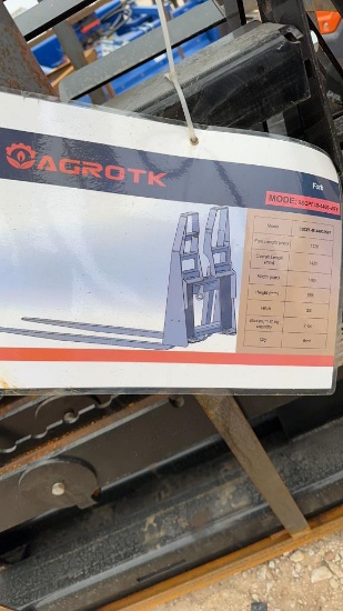 Pallet fork for skid steer