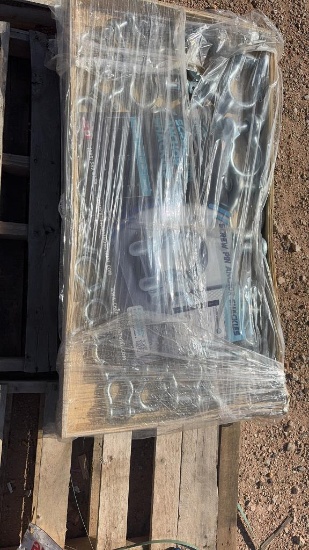 Lot of 38 assorted shackels