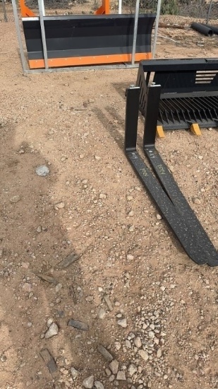 Wolverine 60" pallet forks