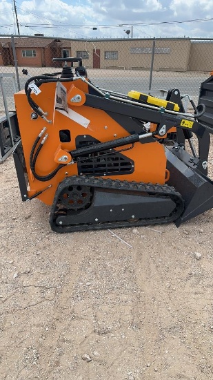 Landhonor LDH-BC380 23hp Mini Skid Loader