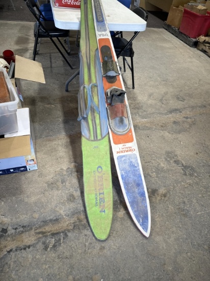 2 water skis