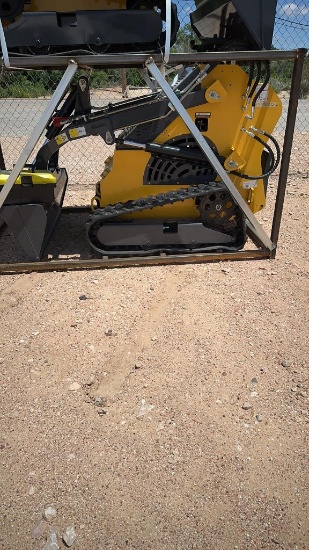 LandHero 23hp Mini Skid Loader